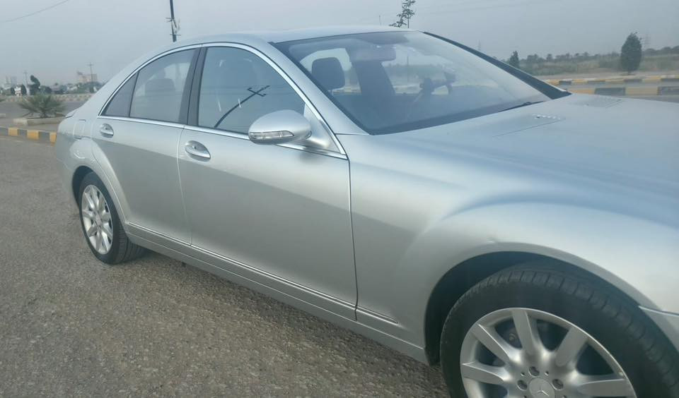 للبيع – مرسيدس S550 موديل 2009 وارد اليابان 
ادوات ادوات بدون كص بوجهك تسجله 
الموديل: 2009
الممشى: 130 ألف
دخول جديد للعراق
السيارة بوضع الوكالة ونظيفة جداً
المواصفات:
محرك 8 سلندر 
فتحة سقف
جلد وكالة
شاشه
تبريد وتدفئة مقاعد
سنسرات أمامية وخلفية
كاميرا خلفية
(مواصفات المارسدس معروفه)
......
السيارة نظيفة جداً
جاهزة للاستخدام
قابلة للفحص بأي مكان
الموقع: ميسان – العمارة
السعر: 100 ورقة
للاستفسار: ***********
