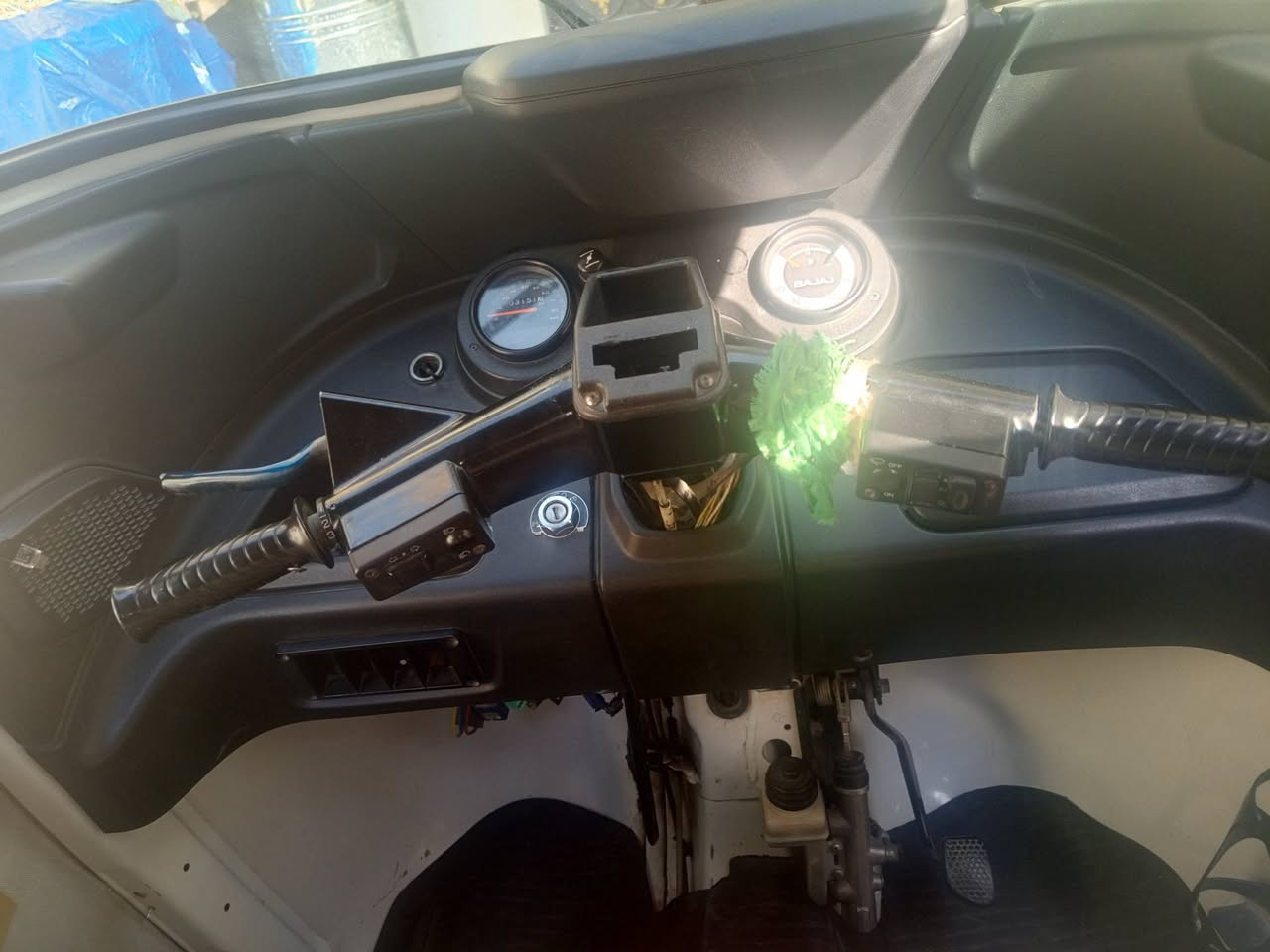 السلام عليكم تكتك للبيع موديل 21 تيك توك جاهزه فرق سنويه رقم عربي بالمدينه صدر بالارفي رقم الهاتف ***********
