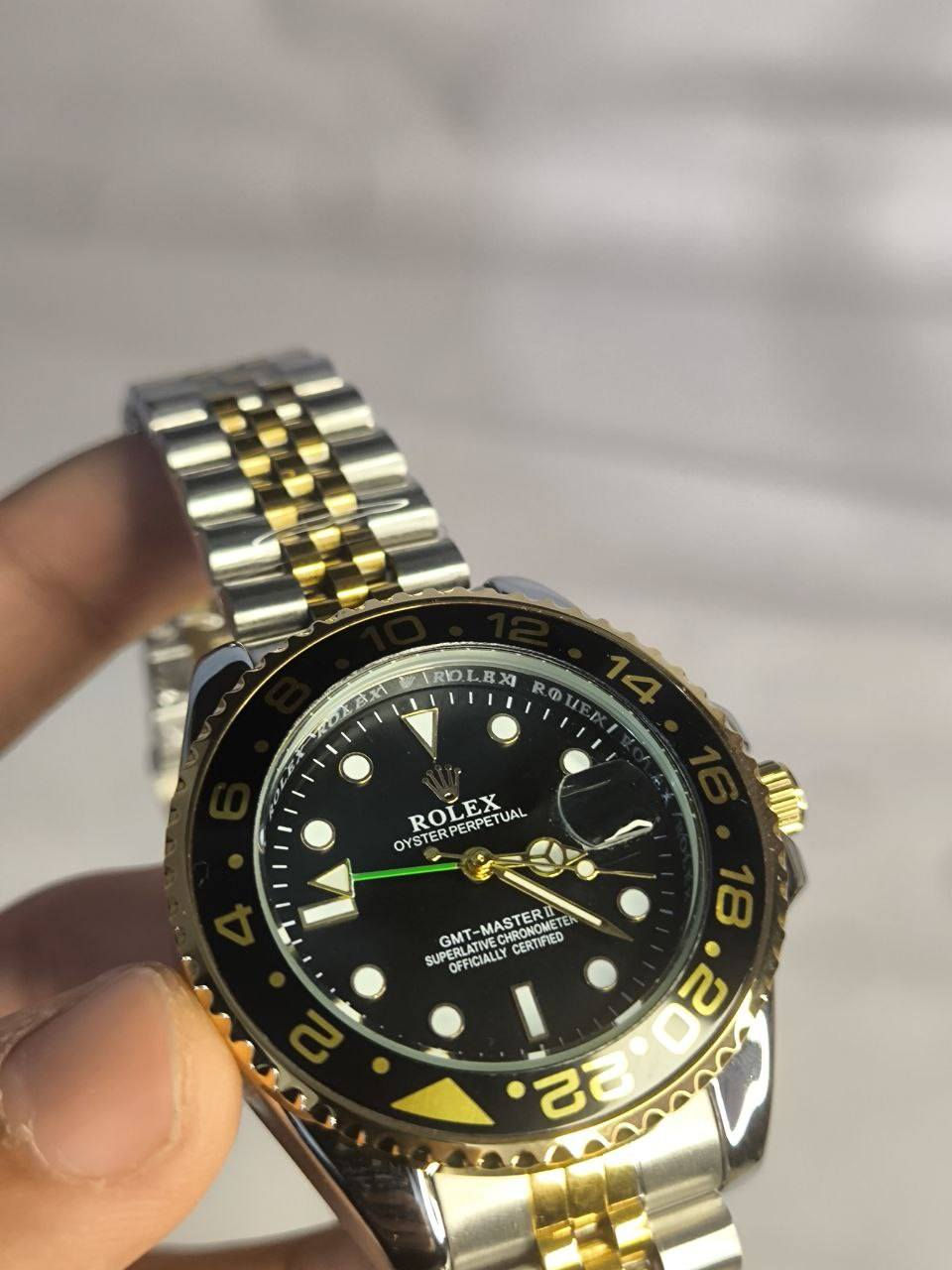 ساعة GMT
ساعة تحفة فنية
مكينة كوارتز دقيقة
رنك دوار وميناء سوداء فخم مع اميال لامينوس
زجاج معدني ضد الخدش وسير مصنوع من الاستانلس ستيل جودة عالية 
مقاومة الماء والغبار 
الساعة مختمه من كل مكان

السعر :- 35 ع اول تم 
للحجز والاستفسار يرجى الاعتماد خاص


**إذا كنت صاحب هذا الإعلان وتريد حذفه لأي سبب، رجاءا أرسل رسالة إلى الدعم الفني**