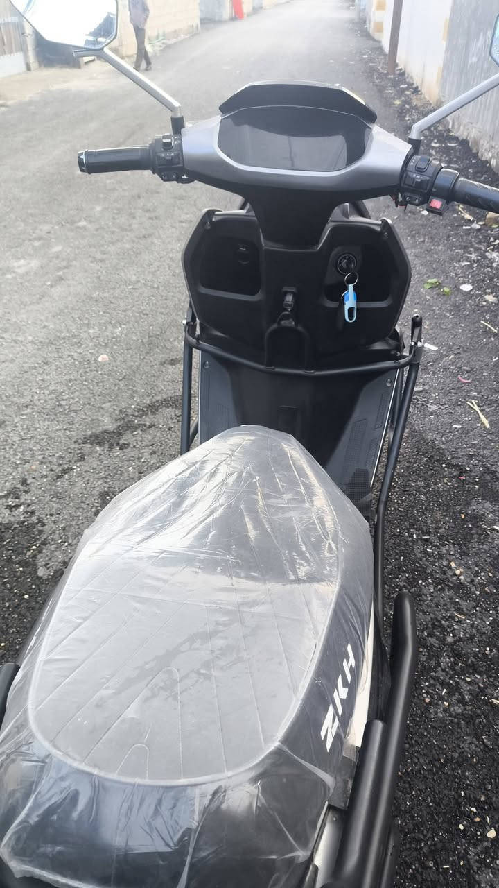 ماطور شحن نضيف للبيع بطاريات 6قطع 4سرع فضائي نضافه ميه بل ميه بطاريات نضيفه مثل مموضح بل صور ماطور جديد للستفسار الاتصال ***********
