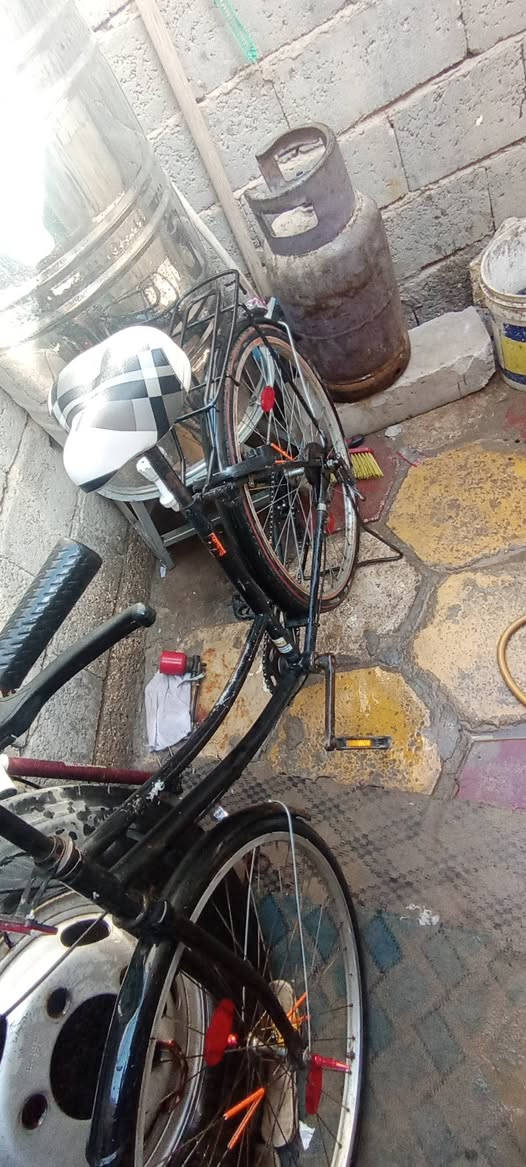 بيسكل ياباني حجم 26 نضيف ويخبل بيسكل عوزله جك بي عقرب ٧نمر ستوني شادها على البيسكل دسك ٩٠ المختم ياباني مديل البيسكل 2013 سعره 55 بي مجال بسيط قفله 50 الف عنوان نجف حي رحمه رقم *********** اهلن وسهلن بيكم النجف, العراق
