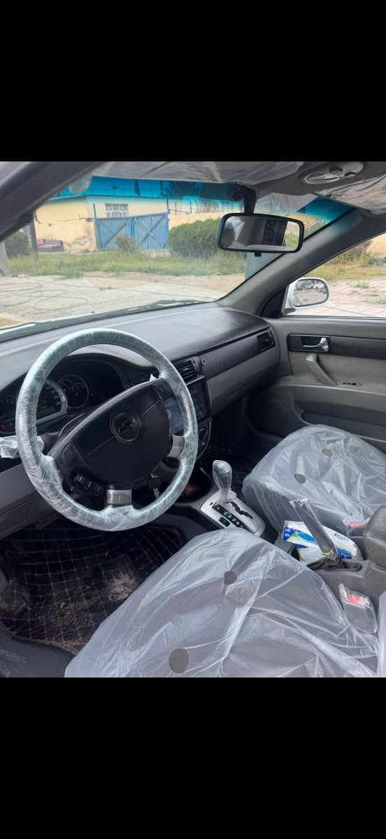 شوفر ليت اوبترا موديل 14 خليجي الشركه العامه سياره مكفوله مكينه كير صدر تبريد تخم تاير كله شركه مشط جديد فقط بيها ربع  جاملغ خلفي صبغ الباقي كله مكفول و ع وضع الشركه بسم عربي بغداد سنويه ورقم جديد سعرها 93 \***********
