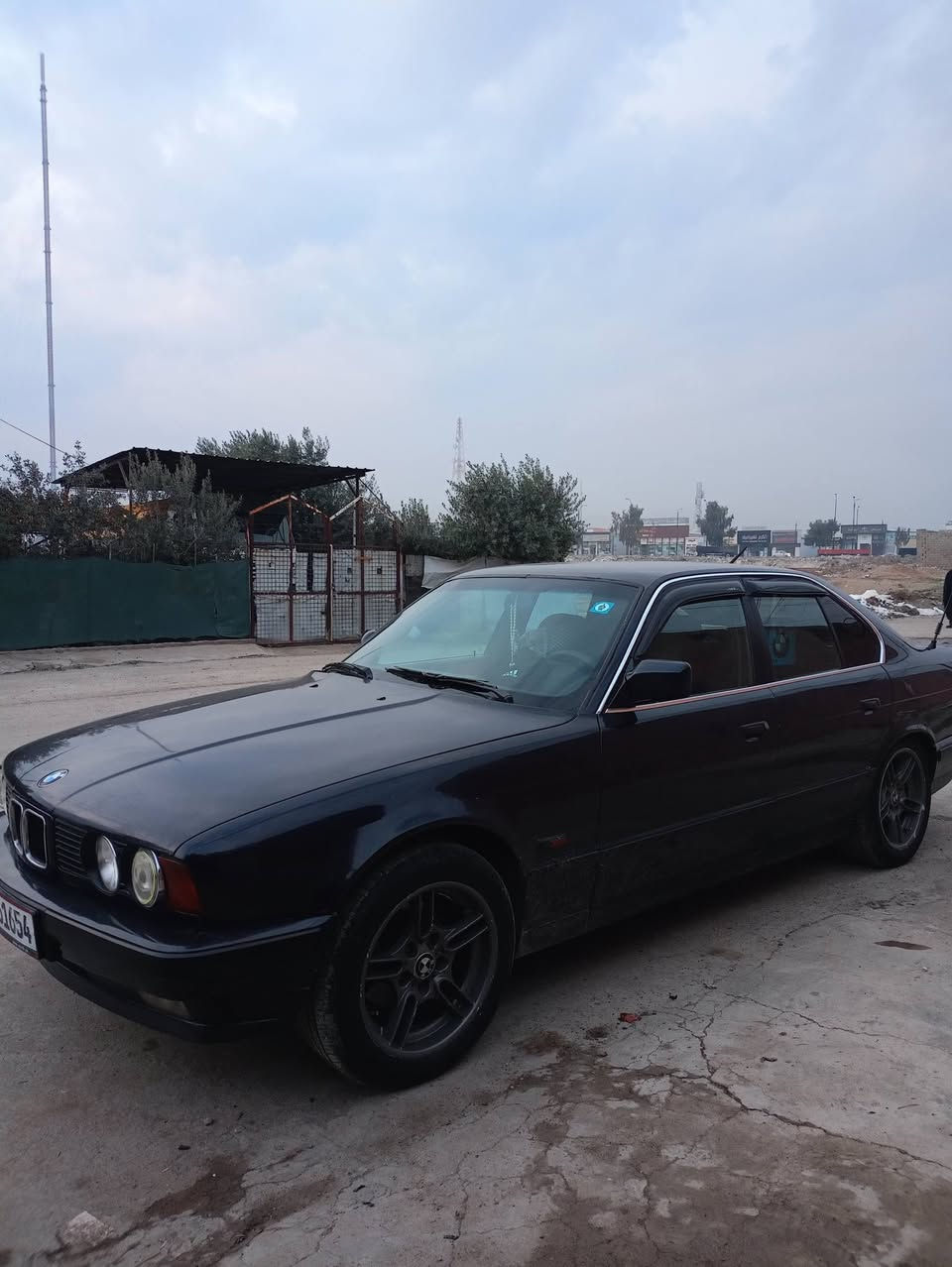 بي ام 525 كبس عدل أصل وفصل كير عادي
وارد ياباني

لايتات زينون عالي ناصي 

كزوز رياضي دبه على الدكمه 

سنتر لوك رفع جامات تلقائي

داخل جلد 

صبغ عام بدون ضرر نهائيه 

رقم نينوى إلى 2030 تحويل بشرط

طخم تايرات جديد ويل تو سايز

السعر 65 وبي مجال 
للاستفسار 
***********
***********
