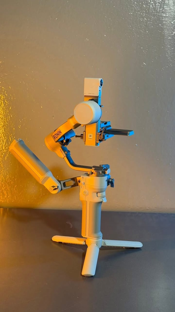 سلام عليكم
متوفر رونن DJI 4 Mini  جديد مستخدم مره واحده ونضافة ١٠٠٪؜  

السعر 400 وبي مجال 
اتصال ***********
