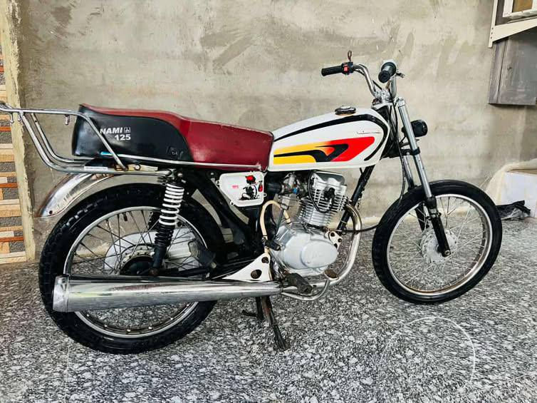 سلام عليكم
دراجه نامه لل بيع محرك نضيف شلعه فول المكينه ما مفتوحه 

السعر (400)

رقمي***********
