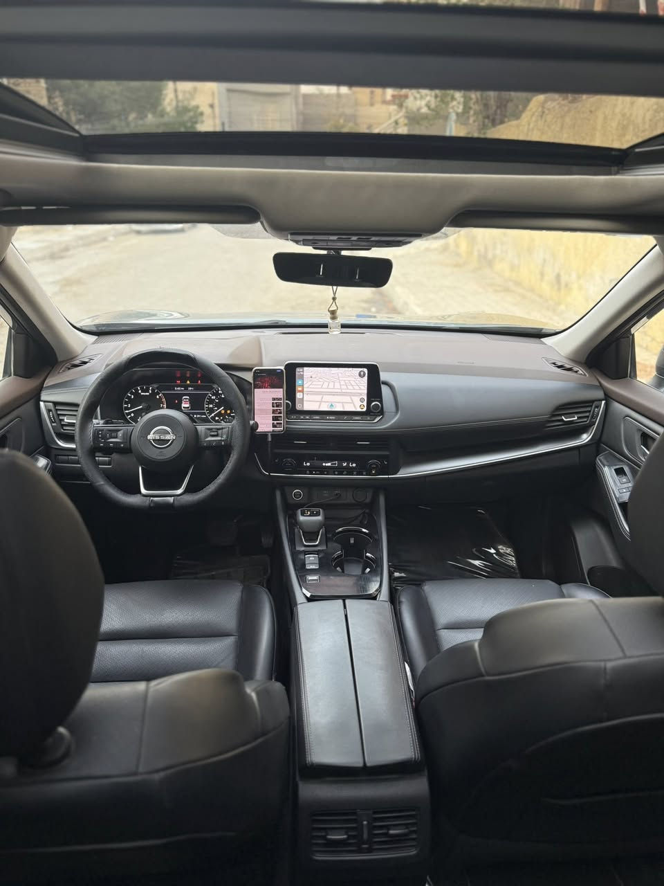 نيسان روج موديل 2023 sv بلاس فول مواصفات
مواصفات امريكية
• المحرّك:1500 تيربو (VC-Turbo) القدره  201 حصان
• مصابيح LED أمامية وخلفية + إضاءة نهارية DRLs. 
• مرايا جانبية كهربائية والمدفّأة مع إشارات.  
• مقعد السائق قابل للتعديل كهربائياً (8 وضعيات)، قيادة مريحة، وتدفئة للمقاعد الأمامية في الحزم المميزة
• شاشة لمسية تدعم Apple CarPlay و Android Auto.  
• مزايا راحة مثل تشغيل عن بُعد، تحكم من المقود، تحكم مناخي مزدوج المنطقة.  
• السيارة رقم بصره بسمي 
- [ ] • ضرر: سياره وارد غرق برغي ما مفتوح بيه والماي ما داخل جوه السياره كلش جديد وكفاله من الزلغ 
- [ ] بجم السياره مغلف نانو ب٤ اوراق 
• سعر 210  وبي مجال 
للتواصل ***********
