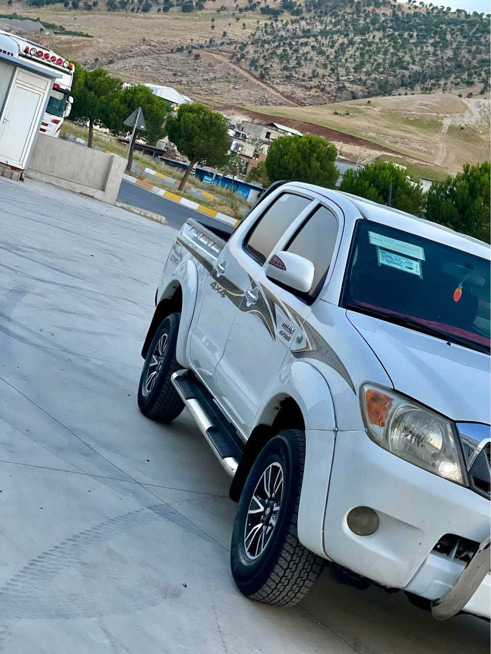 Toyota Hilux 2007
دەبل ئەکسل 
مەنەفێست ئەسلی
هەزە و پاکانە و خرامەی بە شەرت
گێر و مەکینەی بە شەرت
دەبل گێر و گێری قورسی بە شەرتە
بۆیاخ نیو پارچە لەگەل دوو سێ ساردی
نرخ ١٣٥ مەجالەکی کەم
ژمارە مۆبایل ***********
تکایە موشتەری تێل بکە جوابی نامە نادرێتەوە أربيل, العراق
