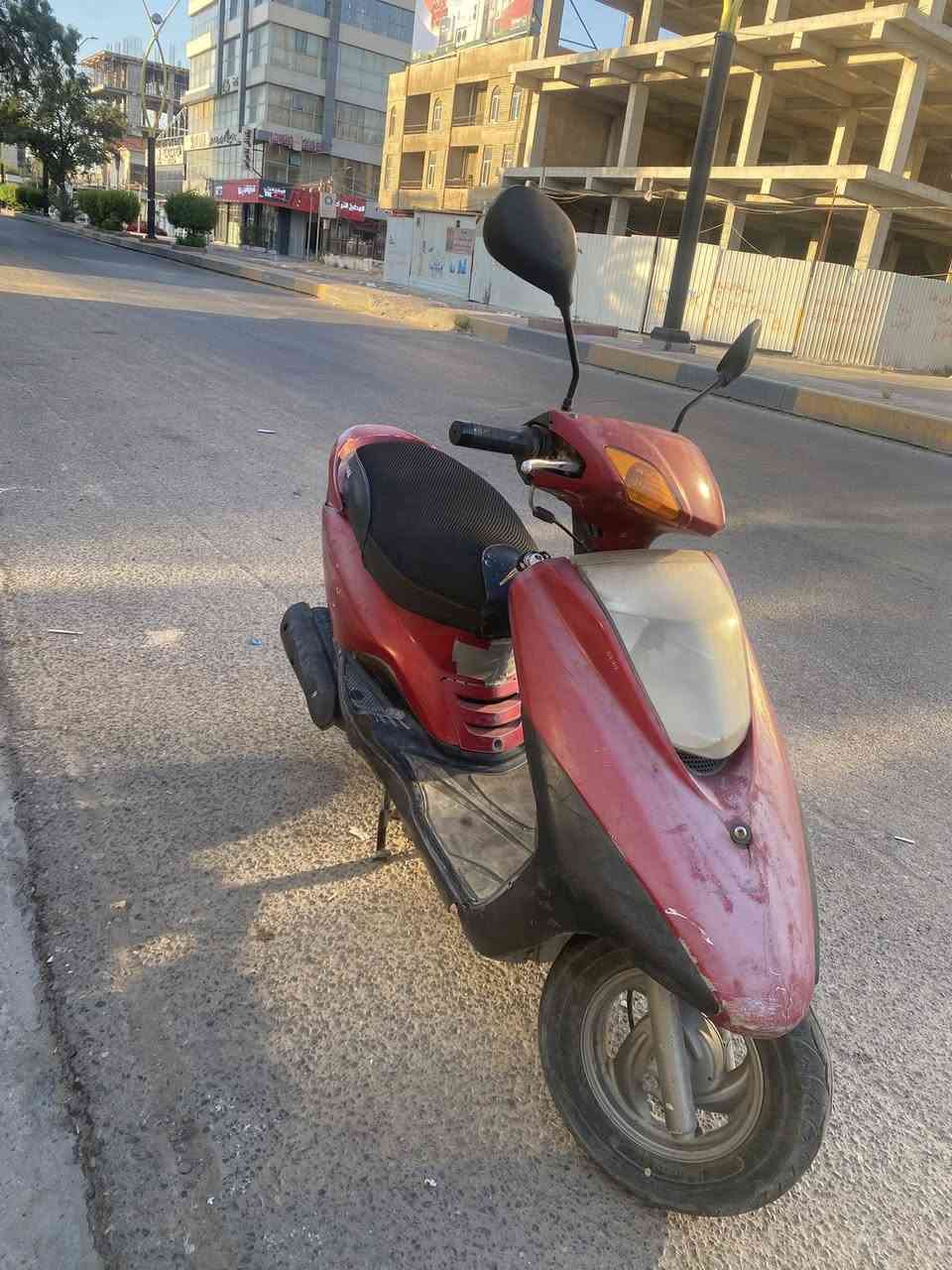 سلام عليكم 
للبيع دراجه بريز الدراجه حلوه ونضيفه وممتعوبة المكينه ناعمه نكره سلف 
الدراجه شلعه ومعدل مرتبه وكلش حلوه وعليها ادامه كامله يعني الصير من نصيبه ميتعب بيها الدراجه كامله مكمله كفرات بلاديه مطابقه رايدها ب ٦٠٠ وبيها مجال حك الجيه الاسفسار اكثر اتصل على الرقم *********** 
مكانها بغداد الاعظمية / سبع ابكار
