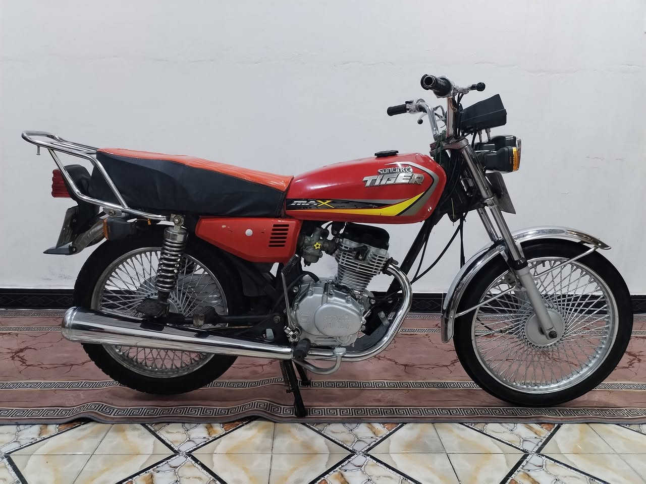 دراجه تايكر للبيع رقم وسنويه موديل 21 جديده كلش كهربائيات كله شغاله تحويل تاني يوم السعر مليون و 550 )  1550 ) وبيه مجال قليل مكاني بالزبير الشراي يتصل ***********
