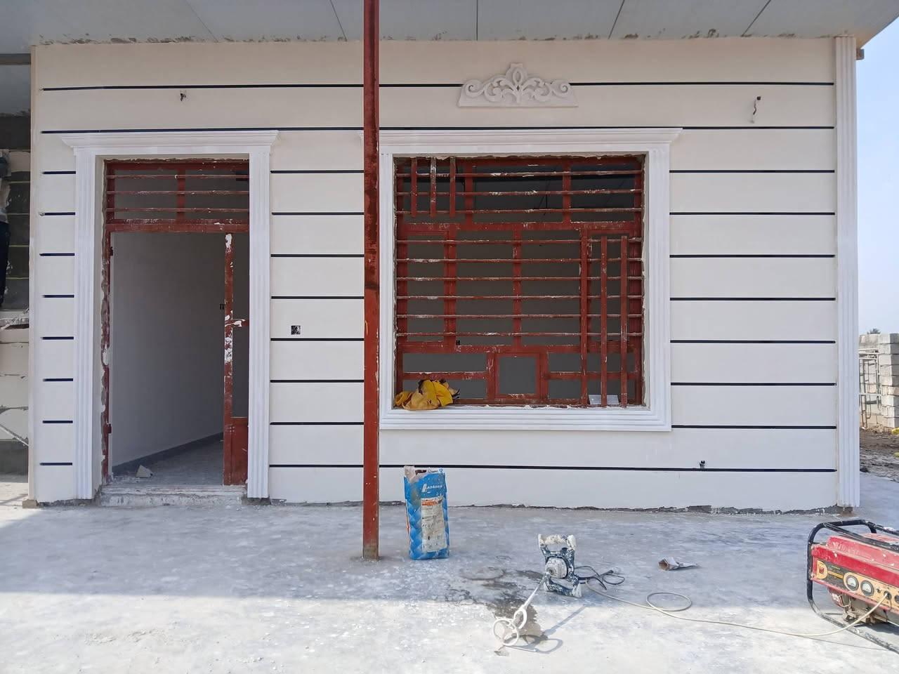 السلام عليكم 
جانب من اعمالنا لبخ اسمنت + اعمال واجهات +نثر + صبغ 

الاستفسار الاتصال او مراسله واتساب 

***********
