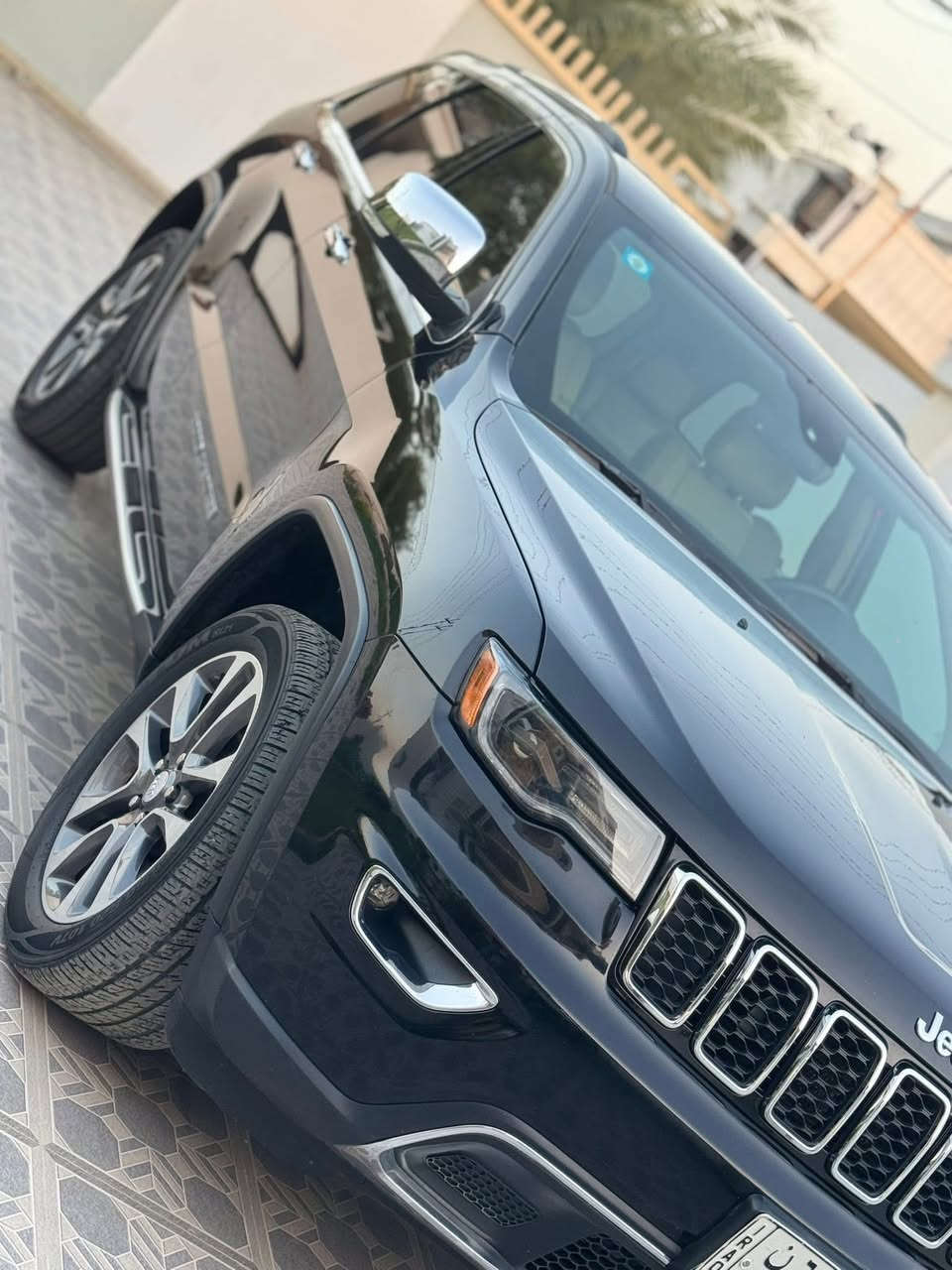 جيب كراند شيروكي 2018 
فور ويل 
سياره لمتدد
ماشيه 183 كليو متر 
سياره كلين 
داخل بيجي 
 بانوراما 
كشن تبيرد -تدفئه
اطفاء ذاتي 
رادار جانبي وخلفي
صندك كهرباء 
ماوس وتحكومات قياده
كشن خزن 
ستيرن كهرباء  
لمتدد معروفه بمواصفاتها 
سياره جديده كلش 
بيها تخم تاير دلوب 
حجي الويل 20
بعد بيها هواي مواصفات 
تحويل مباشر 
المكان رمادي 
السعر 290
اتصال ‭0782 840 4190
