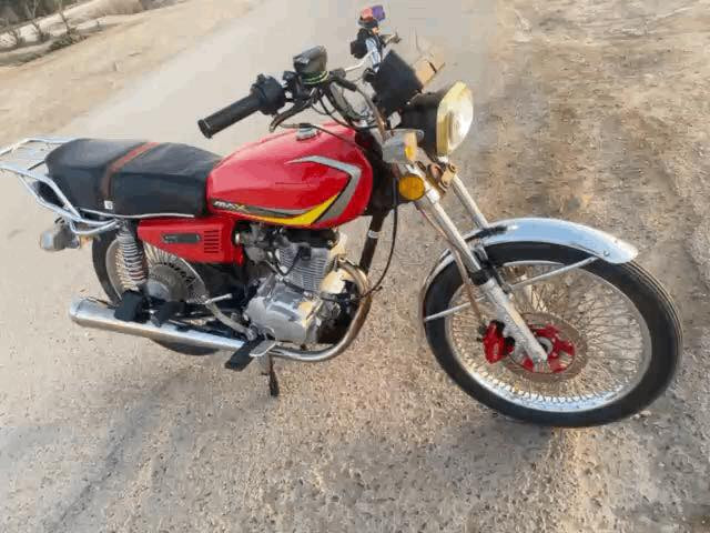 للبيع موديل 24كفاله عامه اوراق سكنر بيه ثنين محرك ما مفتوح برغي بيه دراجه مفوله ما تحط عليه ربع سعر550 مكاني صويره  ***********
