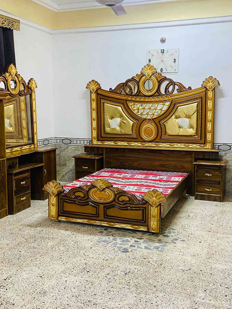 للبيع غرفة نوم توج خشب صاج عراقي حطاطه نضيفه فول مستخدم سعرها 825 وبي مجال عنوان الرمانه البعبيد ونقل وشد مجاني واصل لباب البيت 
*********** بي وتساب

