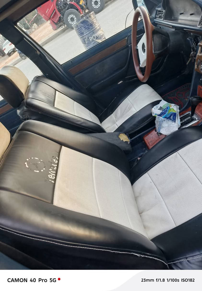 مرسدس دب موديل ٩٢رقم بغداد نكليزي بسمي سنويه ال٢٩مكفوله من الضربه مصبوغه جماليه مكينه ٢٥٠٠فيفتي سعرهه٤٥ وبيهه مجال ***********الديوانيه الشاميه
