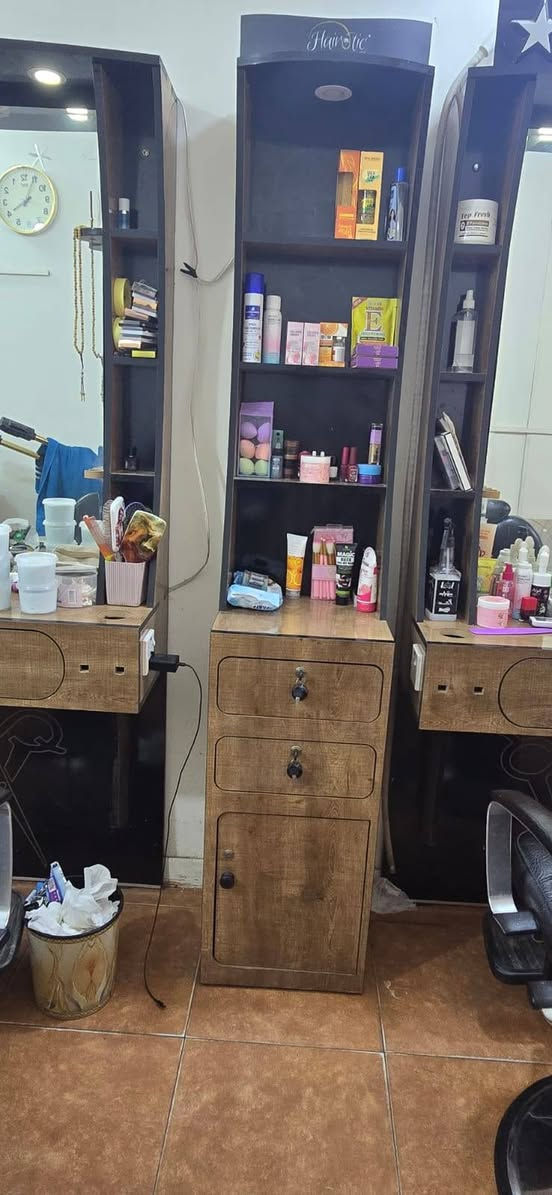 اغراض مستخدمة بأسعار مناسبة بغداد الرقم ***********
