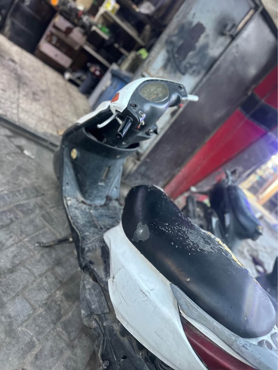 سلام عليكم بريز لايت ناصي. شغاله نكره سلف نحره هندر باي وقت يعجبك.   مكينه ناعمه. لاتبخير لانضوح. ولادخان. 
 كهرباهيات شغاله.   الدراجه يحتالجه. ترتيب.   يحتالجه مازده يحتالجه. قطعه مـטּ لكفر يحتاجله غسله.  ابيع. كوم. حديد. علمود لتحي وتكلي هاي مابهه وهاي واكفه وهاي هيج. *********** بغداد. الاعظميه.  ماعندي حجز ماعندي.   تفيدك تعال اخذه. 
 275 بغداد, العراق
