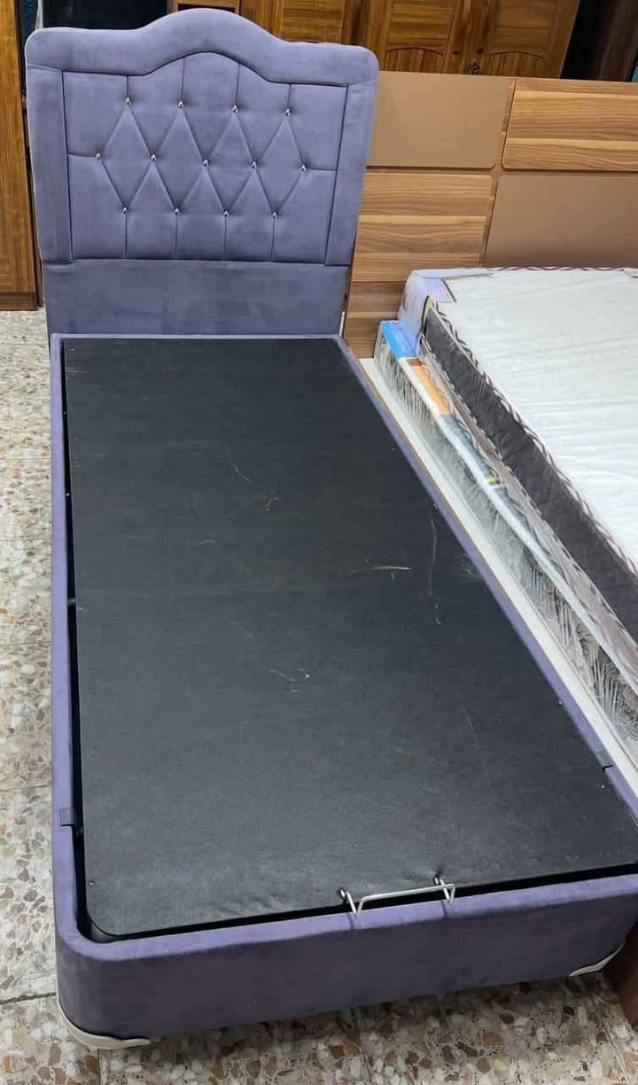 سرير خزن شغل عراقي ممتاز 
نفر 
نفر ونص 
نفرين بغداد, العراق


**إذا كنت صاحب هذا الإعلان وتريد حذفه لأي سبب، رجاءا أرسل رسالة إلى الدعم الفني**