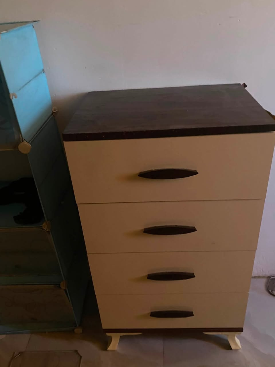 سلام عليكم غرفه النوم تركي البيع نضيفه سعر 375 الف بيه مجال مستعجل على بيعته رقم *********** مكان بغداد
