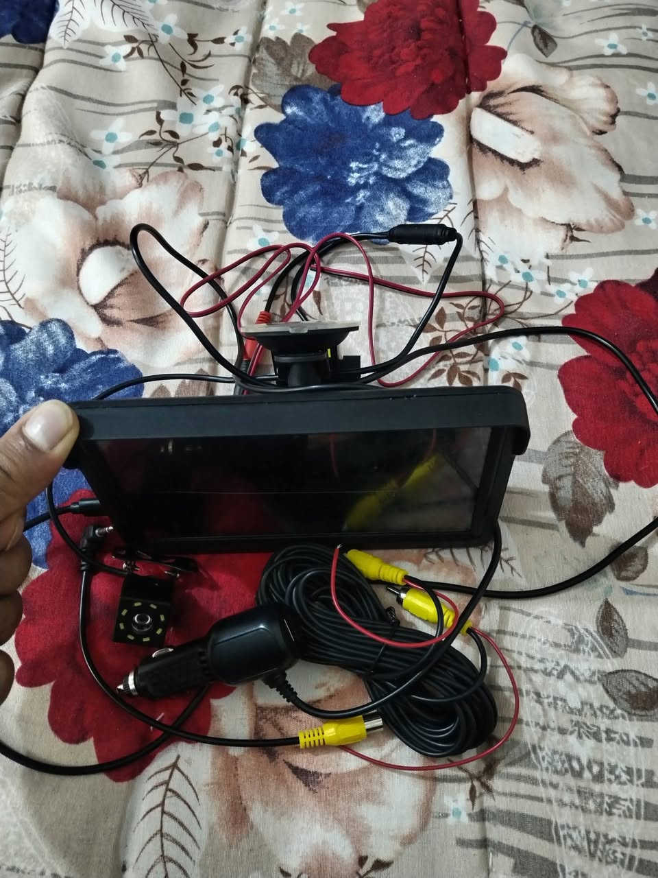 السلام عليكم عندي ذني الأغراض مال تكتك ويل كب تخم كامل و شاشه كامره شغاله جديدة عنوان المحموديه 

***********
