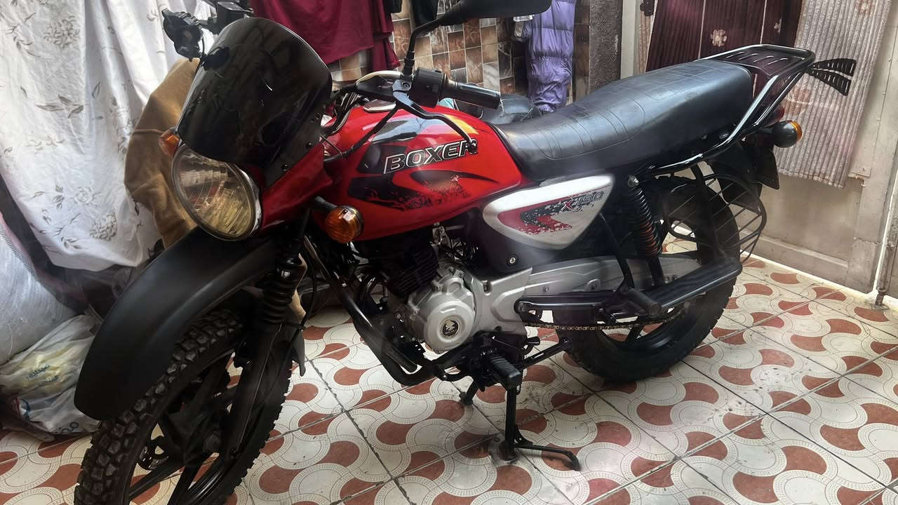 السلام عليكم ورحمه الله وبركاته 
ـــــــــــــــــــــ
1- دراجة بوكسـر للبيع 
2- موديل /2023 
3- اللون / احمر مرغوب 
4- مرقم / بغداد / لوحات + سنويه 
5- تحويل ثاني يوم بعد البيع 
6- نقوصات بس عداد كيلو متر  سعره 10 الف 
7- سعرها / 2 مليون 
8- رقمي اتصال او واتساب /*********** 📞
9- مو شراي لاتعبني الله يرضئ عليك كلشي مشروح امامك وموضح بصورة 
10- بيهة خيط خفيف كلش تبخير  ميبين بل فحص
والتحويل بغداد رقمها بغداد / مكان ساحه عدن
