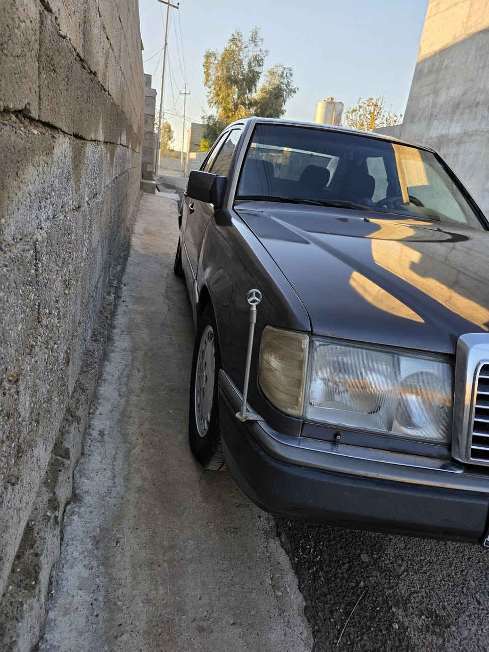 اسلام عليكم ماسيدس دب موديل 89 رقم مميز ديالئ السعر ٥٥ اوبيهة مجال للستفار ***********
