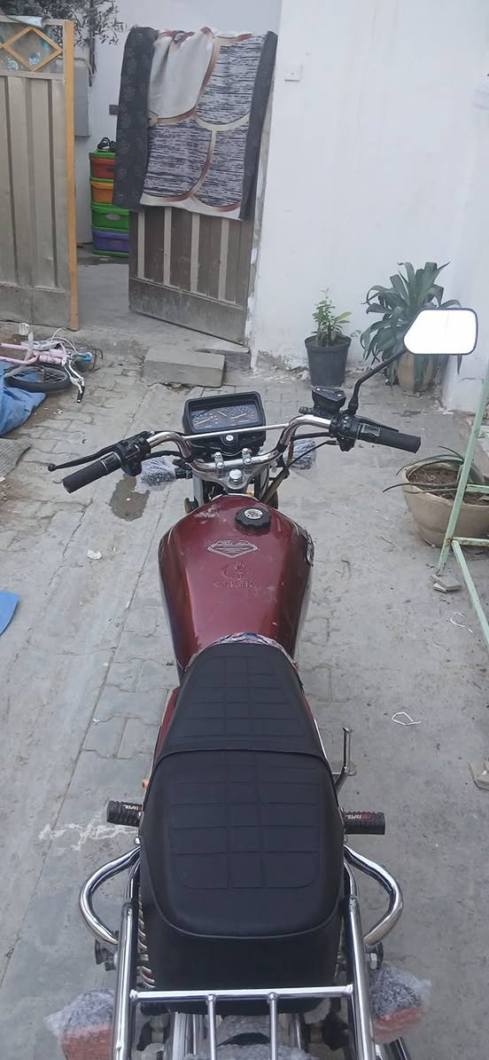 سيفان للبيع ٢٠٢٢
سعرها ٤٥٠ 
بيها ورقتين
دراجه خير من الله مكينه خرسه كامله من كل شي مكاني خرنابات 
***********
