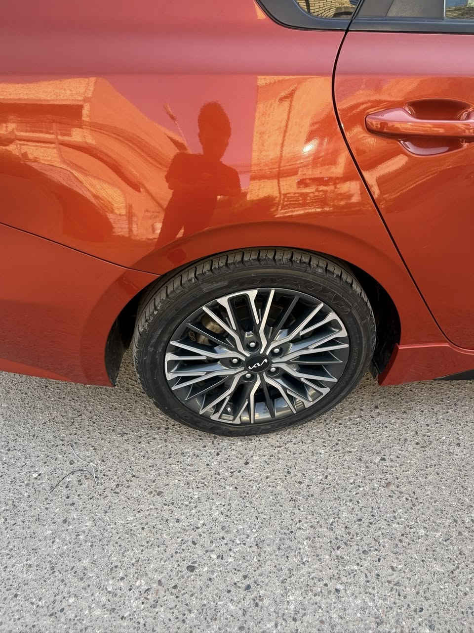 السلام عليكم عندي فورتي  جي تي لاين 2023
رقم بغداد الدولي جديد سنويه وأرقام وهزه كله جديد تحويل ثاني يوم سياره جديده ومابيها اي نقص ماشيه 24miفقط محرك ٢٠٠٠ حادثها
بابين وجاملغ بجم كبس الباقي مكفول
بدون ايرباك 
 
بصمه 

ستيران D
اشاير بل مري
مواصفاتها 
كامره 
سبورت 3انظمه قياده
ويل كب 
كروز سرعه 
تحكمات فول 
حاكيه بلوتوث 
تبريد ثلاج 
تخم تاير 
حداديه نضيفه 
سياره نضيفه مال بيت  وجاهزه 
مكان السياره بغداد 
عارضها ب146 مجال للشراي 
وهذا رقمي 
‏‪***********
