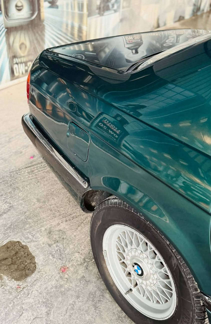 سلام عليكم جميعآ 
BMW730i 
 
🪐مكينه v8 مسكر المرغوب

🪐كير او مكينه بشرط 

🪐موديل 1993

🪐رقم أربيل نكليزي شرط التحويل والوكالة 

🪐سنويه نافذه 4/4/ 2025 

🪐اللون أخضر 

🪐بدون ظربه مصبوغه عام للجماليه 

🪐منظومه بانزين ادامه كامله 

🪐تبريد ثلج ❄️ شرط بعز الضهر 🌡️ 

🪐حدادية اماميه وخلفيه جديده 100‎%‎

🪐صالنصه بلاد كاتم 

🪐غرفه جديده كشنات مخمل 

🪐تخم ويل خليه بلاد وبي تخم تاير جديد

🪐مروحه كهربائيه وراديتر جدد انسى التنقيص والحماوه نهائيآ
🪐سنتر لوك شخاطه

🪐جام كهربائي ٤ شغال

🪐كل تفاصيل السياره شغاله 

🪐كهربائيات بدون جطلات بلاد 

سياره جاهزه 100٪ ترايك من البصره ل أربيل

🪐مكاني النجف الاشرف.. السعر (60$)

🪐للإستفسار 

***********
