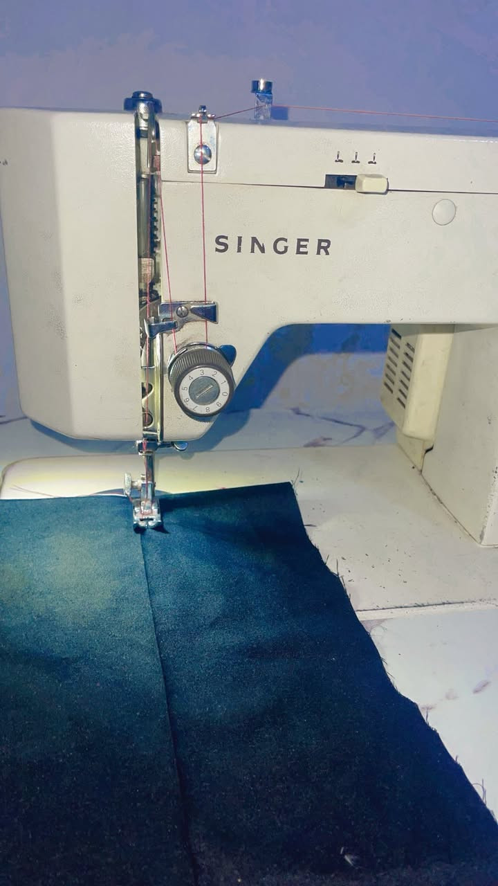 السلام عليكم مكينه سنگل للبيع السعر مع الميز 100 الف وبيه مجال المكان البياع ***********
