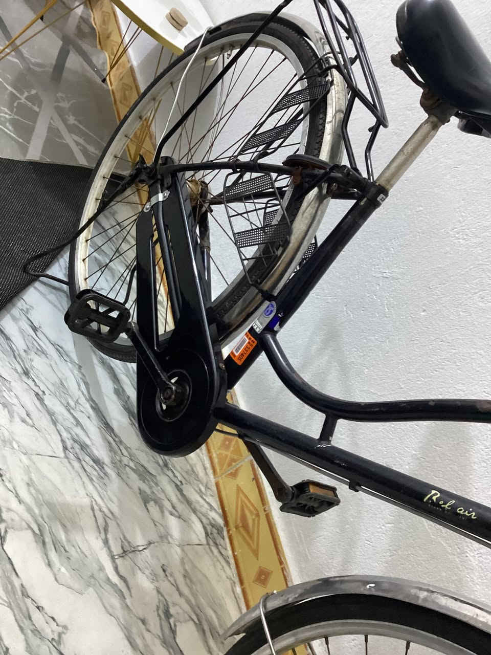 السلام عليكم بايسكل باله اصلي حجم 27 تايرات انضاف جوبات جدد البايسكل نضيف وسريع وبريكه حلو السعر 95وبي مجال مكاني بصره قبله ***********
