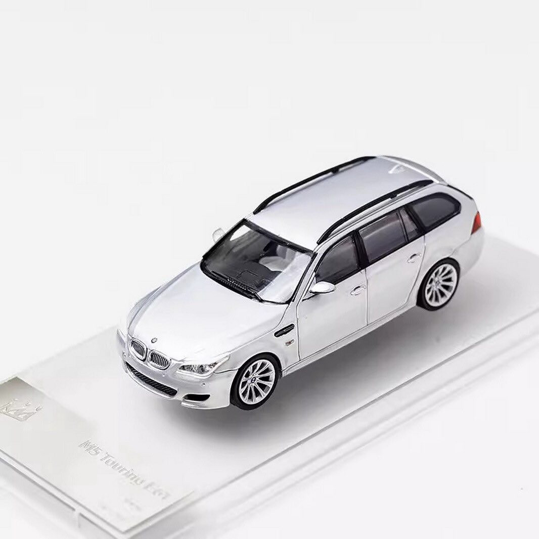 BMW M5 Touring (E61) 

• القياس: 1:64
• اللون: أبيض
السعر: 30,000
قطعة مميزة لهواة جمع موديلات BMW والسيارات الكلاسيكية 

Instagram: 

https://www.instagram.com/becks_2025?igsh=bnFkdDZhcXFpZXdk&utm_source=qr

#للبيع #دايكاست #سيارات_مصغرة #هواة_التجميع #موديلات_سيارات #كيوشو #بي_ام_دبليو #BMW #Kyosho #BMWM5 #M5Touring #E61 #Diecast #DiecastCollection #ModelCar #MiniatureCar #Scale164 #CarCollector #BMWCollector #Collectibles #DiecastForSale #ScaleModel


**إذا كنت صاحب هذا الإعلان وتريد حذفه لأي سبب، رجاءا أرسل رسالة إلى الدعم الفني**
