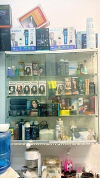 فاترينه جام نضيفه ٤ رفوف جام السعر ب٥٠ بغداد مدينه الصدر 07700297961