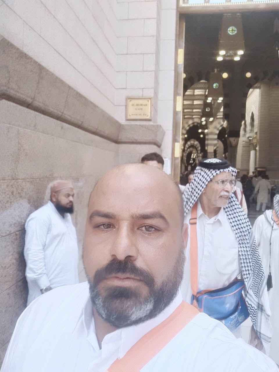 تعلن حملة ام البنين عليها السلام عن تسيير رحلة شهر شعبان في ايام عطلة نص السنه إلى الديار المقدسة مكه المكرمه والمدينه المنوره لأداء مناسك العمره وزيارة قبر الرسول صلى الله عليه وآله وسلم وجميع المزارات في مكه المكرمه والمدينه المنوره ويرافق الحمله كادر متمرس ومرشد ديني ويكون نضام الطعام البوفيه المفتوح ثلاث وجبات طعام  يوجد برنامج طيران عن طريق مطار النجف الاشرف وبرنامج البري عن طريق عرعر الحدودي ويوجد برنامج نقداً والاقساد المريح للاستفسار الاتصال على الارقم
 *********** ابو باقر الاسدي قاسم جوني
*********** ابو حسنين
