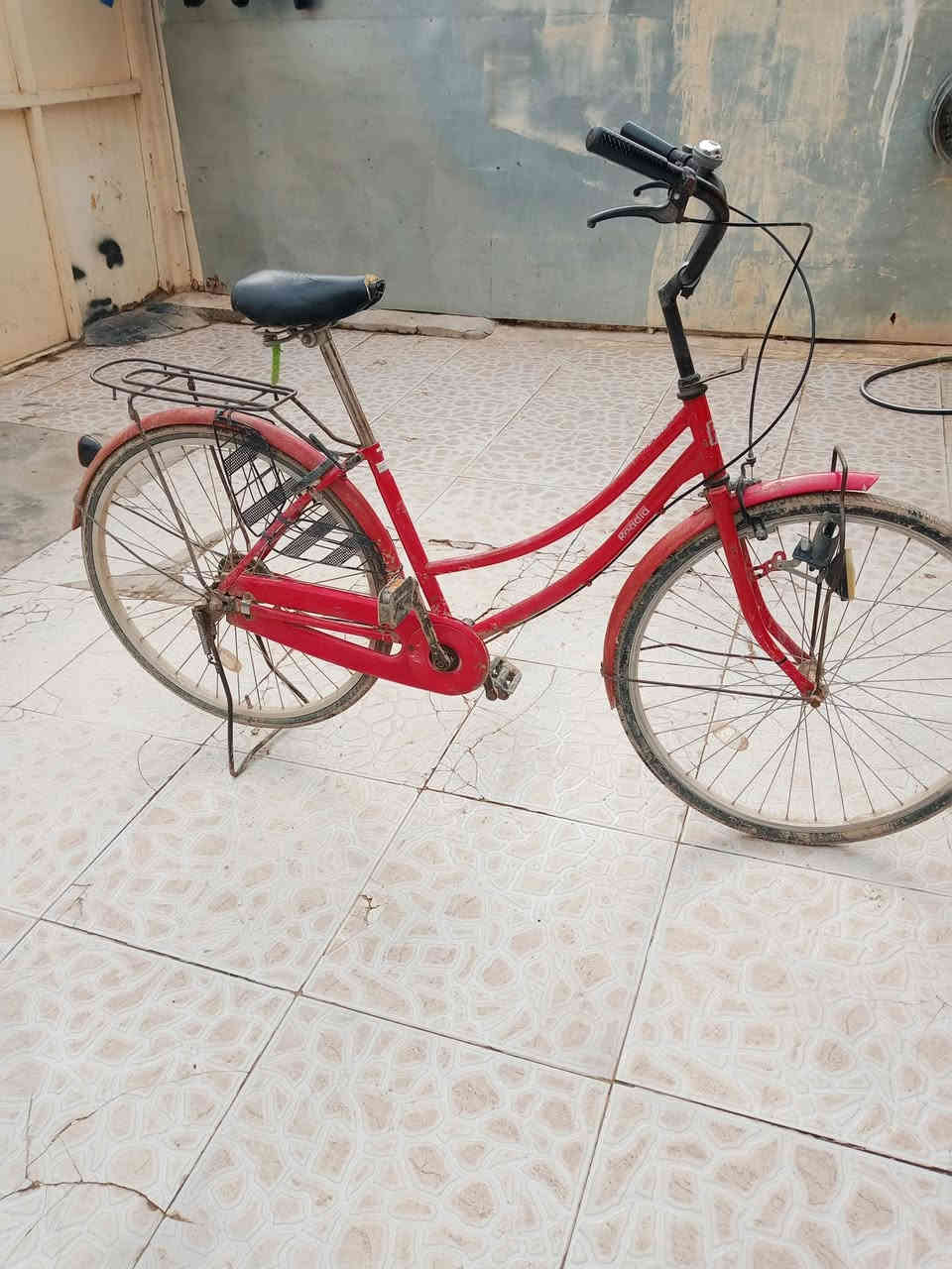 سلام عليكم هاذه البايسكل البيع نضيف حجم 26 سعر 75وبي مجال مكان بغداد قرب بسمايه السفسار ***********
