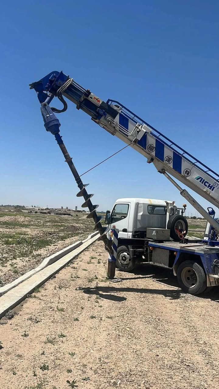 السلام عليكم 

٥٠ متر للبيع مجاور الركن غزاليه اراضي مجلس الدولة 
قريبة من شارع ٦٠ التجاري  موقعها ممتاز جدا 
موقع المنطقه غزاليه نهايه شارع المركز خلف اراضي النزاهة 
الاستفسار اكثر. 
*********** 
***********
