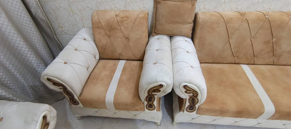 السلام عليكم 
تخم للبيع عشر مقاعد نضيف اي ضرر مابيه مستعمل قليل مكاني بغداد الامين الثانيه السعر 350 الفف
الشراي يتصل ***********
