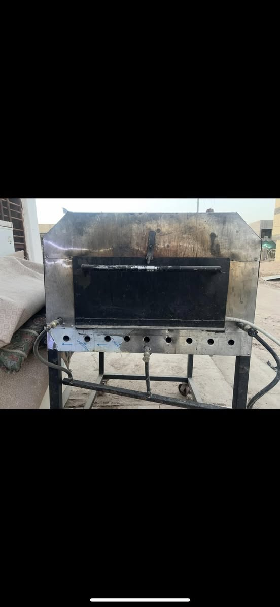 فرن حجري متنقل للبيع 
يستخدم -بيتزا -صمون -خبز لبناني - لحم بعجين 
حجر فوك وجوه فرن تسكام شغل درجه اولى 
مكاني كربلا طويريج 
***********
السعر 800 وبي مجال قليل
