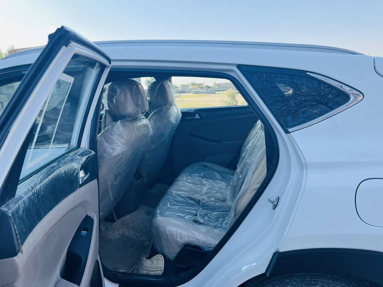 سلام عليكم 
توكسان 2019 (فول مواصفات)
السياره بدون ظرر (كلين)
باسمي شرط تحويل (تريد وكاله)
سنويه جديده (هزه جديده)
السياره جديدة مال جناي 
        (جاهزه). 
مكاني ناحيه القياره (العوسجه)
السعر (205) يرهم مراوس (كيا 2024) 
رقم (***********)
