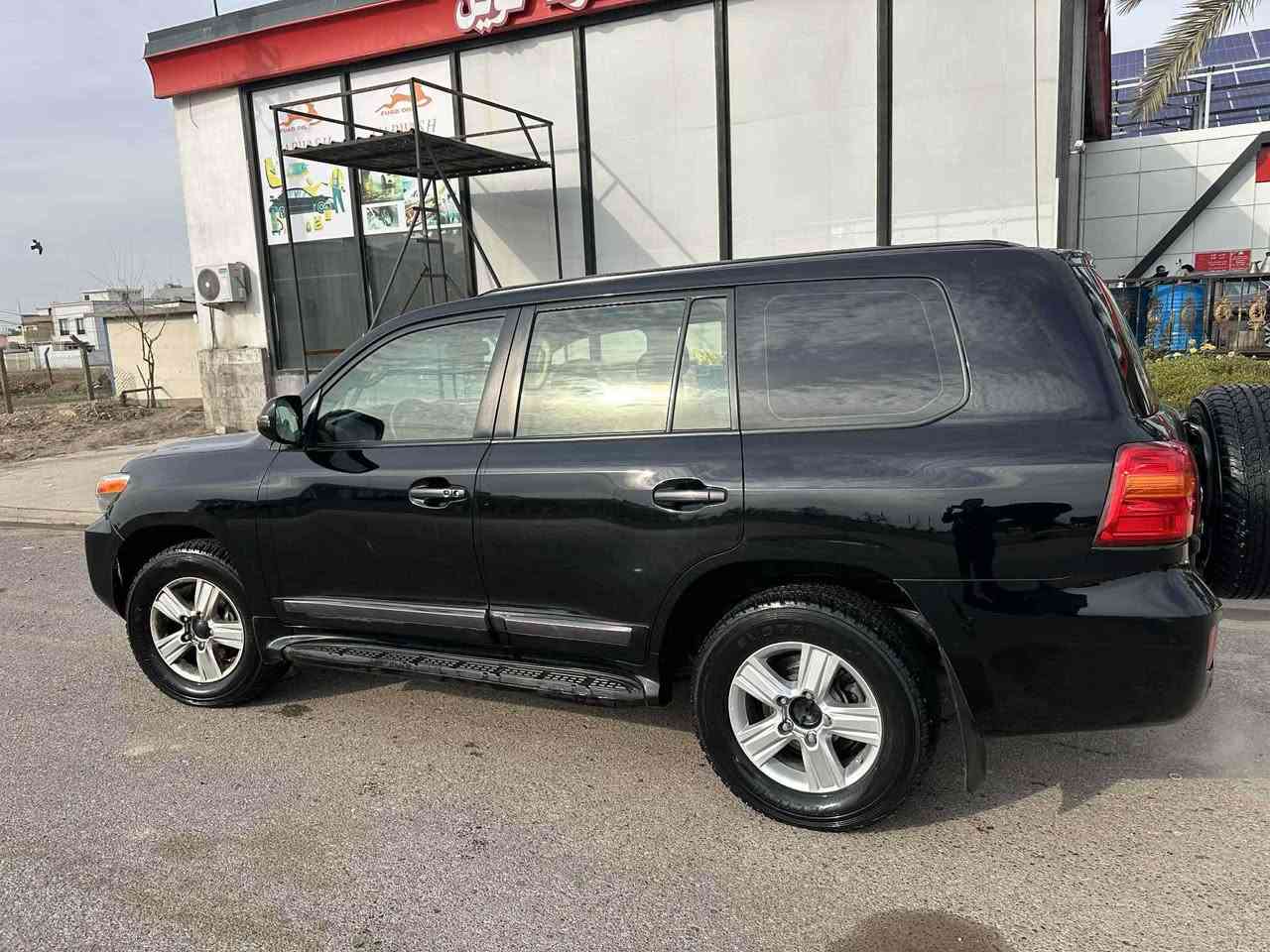 بةناوي خواي گةورة. وةنةوشة ٢٠١٤ GX دةبل سپير سلايد ١٥٩ هةزار رويشتية بةس لة جاملغي پيشةوة تعديلي گچكةي هةية. سةيارةكة زور نويية هةموو شتةكي بةشةرت گير و مةكينةو تةقةو رةقةشي بةشةرت. ٣٧٥ ورةقةو معامةلة *********** أربيل, العراق
