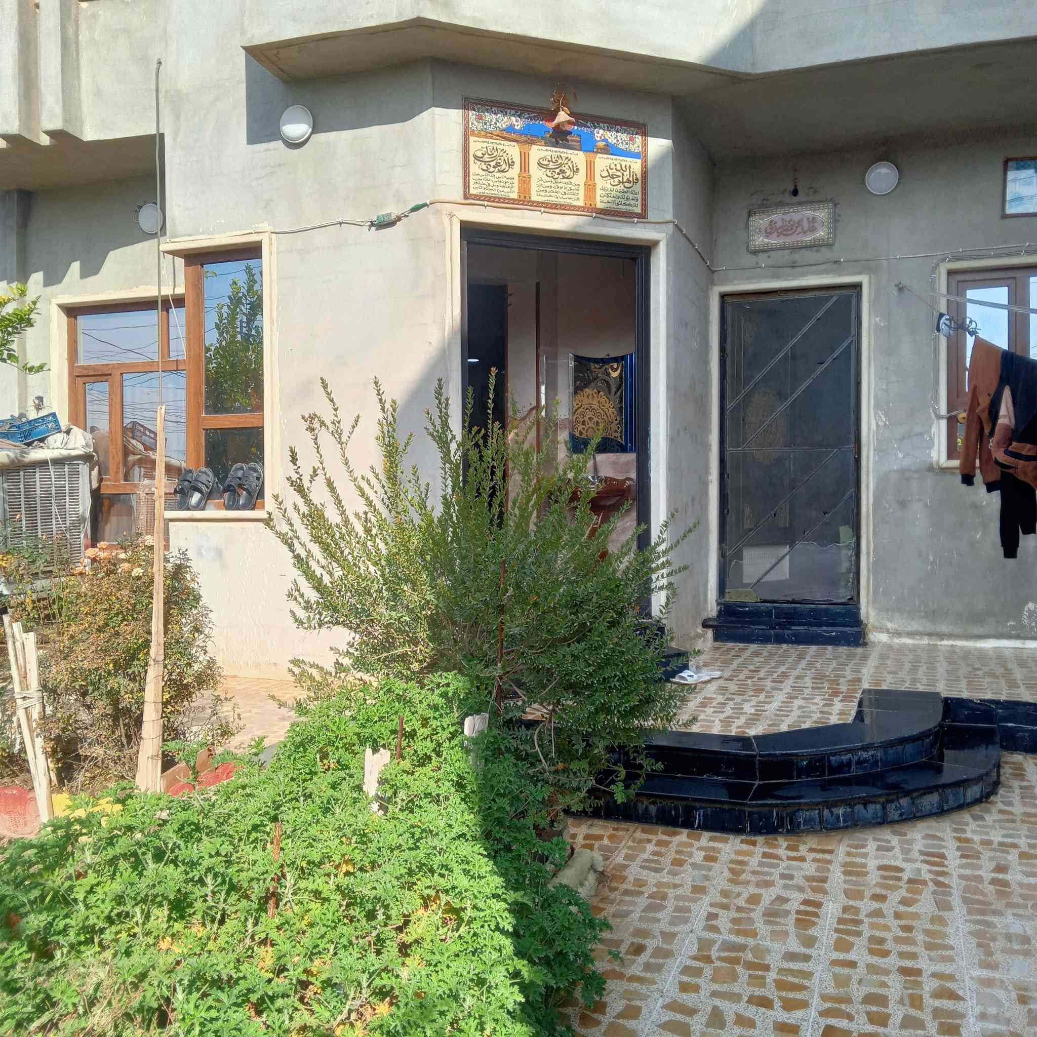 عروض مكتب انوار الخير
دار للبييع مفرق تلكيف 
مقابل جمعيه غرفه تجاره
قريب عل شارع تلكيف بعد ١٠٠متر
مساحه ٣٠٠ متر كراج ٧ متر وحديقه 
استقبال ومطبخ حار بارد
وهول وغرفتين نوم وصحيات 
زراعي نموذج ٢٥ حق تصرف
بي كرت بلديه 
سعر ١٢٥ مليون ومجال
***********
***********
