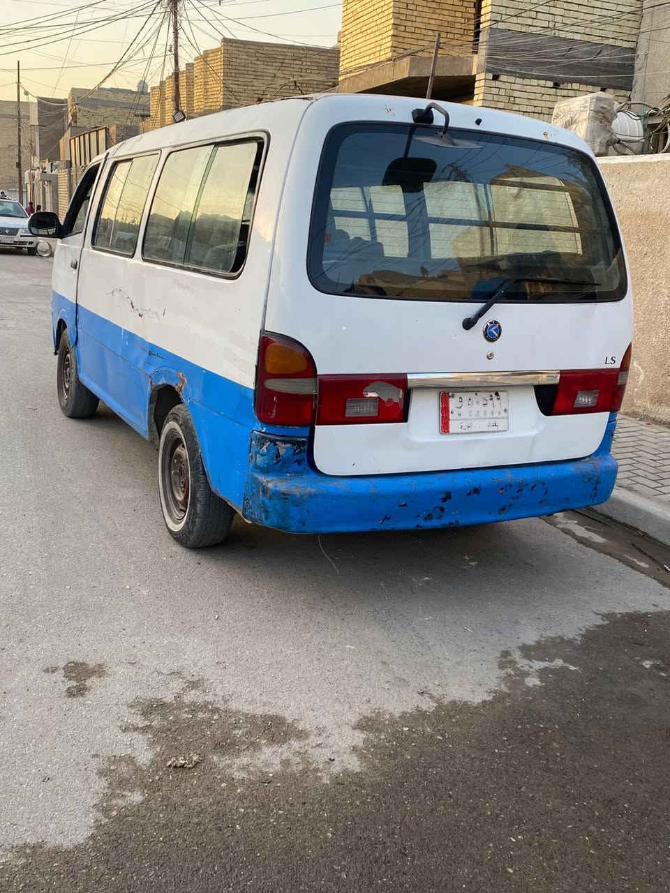 سيارة للبيع موديل ٩٦ منتهية سنويتها ب٢٠٢٢ ، ما عليها اي ضريبة ولا رسومات صافية ، ٣٥ ورقة وبيها مجال للشراب لرقم ***********
