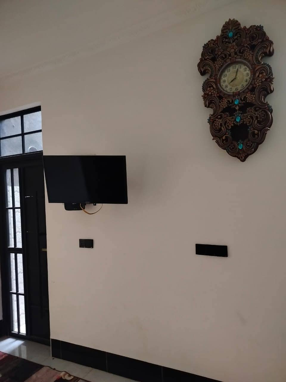 السلام  عليكم
دار للبيع  واقع في حي المشتل ظهر شارع ٣٠ الثاني الي يربط بشارع السده  علمأ الدار مساحه  ٢٠٠ متر  بناء  حديث متكامل للستفسار ***********
