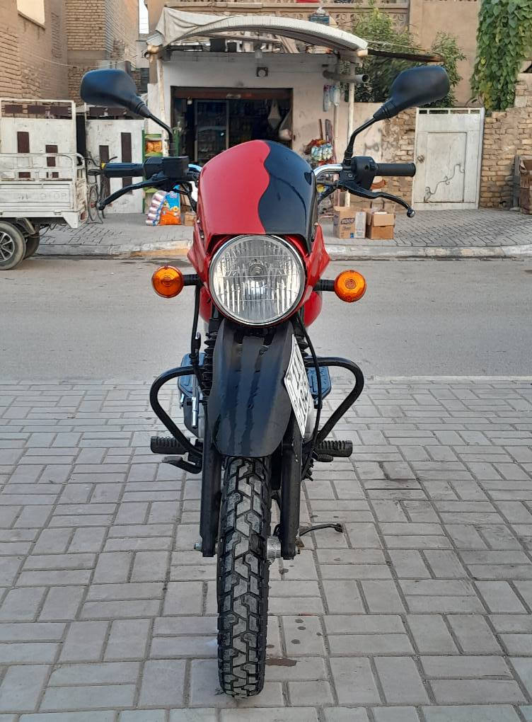 يالله السلام عليكم بوكسر موديل ٢١ مرقم لوحة وسنوية انكليزي تحويل ثاني دراجة كفالة عامة مكينة سبانة ماممدوة جيب فيتر وافحص اذا بيهة برغي مفتوح دراجة بعد احله من الصور 
متوفر نضام اقصط ماستر الرافدين فقط 
عسكري متقاعد موضف او مستفيد 
بيع او مراوس 
مكاني ديالى_بعقوبه التحرير 
***********
