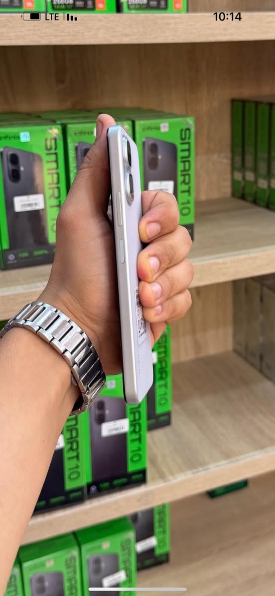 هاااتف راائع بسوومه مثاليه 👌👌😍✨
التوصيل متوفر ✨✨😍
الكميه محدوده ✨✨🥰

يأتي Infinix SMART 10 بشاشة كبيرة عالية الوضوح تمنحك تجربة مشاهدة مريحة وألوان واضحة أثناء الاستخدام اليومي، مع تصميم أنيق وخفيف سهل الحمل.
⚡ مزود بذاكرة 4GB RAM لتوفير أداء سلس في التطبيقات الأساسية والتنقل بينها، إضافة إلى مساحة تخزين 128GB لحفظ الصور، الفيديوهات والملفات مع إمكانية التوسعة عبر بطاقة الذاكرة.
📸 استمتع بالتقاط صور جيدة وواضحة بفضل الكاميرا الخلفية المدعومة بالذكاء الاصطناعي، مع كاميرا أمامية مناسبة لصور السيلفي ومكالمات الفيديو.
🔋 بطارية قوية 5000mAh تدوم طوال اليوم لتمنحك استخدامًا متواصلًا دون الحاجة للشحن المتكرر، ما يجعله مناسبًا للعمل والدراسة.
📌 أهم المميزات:
شاشة كبيرة عالية الوضوح
RAM 4GB
مساحة تخزين 128GB
أداء جيد للاستخدام اليومي
كاميرا AI
بطارية تدوم طويلًا
دعم شريحتي اتصال
بصمة سريعة وآمنة
تصميم عصري وخفيف✨✨😍🥰👌


**إذا كنت صاحب هذا الإعلان وتريد حذفه لأي سبب، رجاءا أرسل رسالة إلى الدعم الفني**