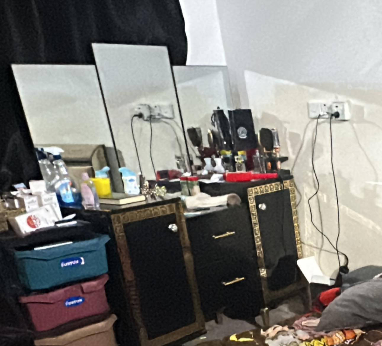 سلام عليكم غرفة نوم 6 قطع
مكاني فرمان بران كلاويش السعر 450 و بيها مجال بسيط البيع لغرض السفر
***********
***********
