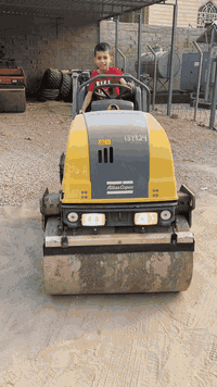 للبيع حادلات دينباك موديل 2013العدد 2حجم طن ونص استيراد جديد مامشتغلات بالعراق للاستفسار ***********كربلاء
