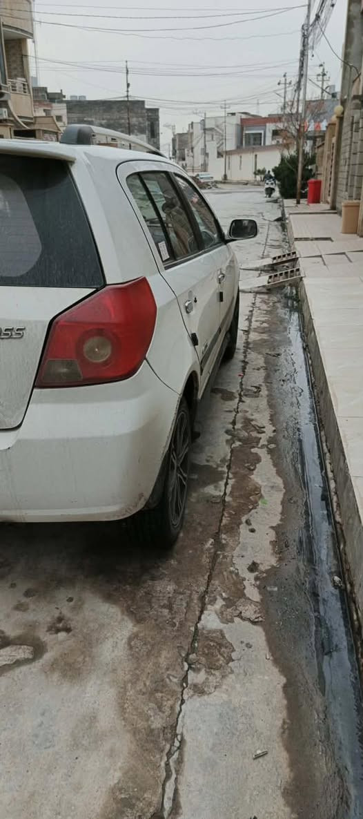 السلام عليكم
جيلي ام كي كروز 2013 (MK) 

رقم بغداد باسمي شرط التحويل مكانها موصل 
كابون ما بيها وما سجل على كابون 

محرك كورلا نظيف 
كير عينة وكلچ كلو جديد
تبريد شغال عوزه بس غاز شرط يشتغل بس من بدلت المحرك راح الغاز تايرات جديدة 4 جامات كهرب شاشة داخلها نظيف لا كسر ولا فطر منظومة زينون اصلية 

بيها الدواير مصلحات و 4 قطع صبغ اني ابيعك حزام 
كربائياتها شرط جطل ما بيها من الطول للطول قاعدة فيوزات جديدة 

نوزلات بلكات وفيتم كله جديد قبل اسبوعين بدلتهم كامل 

حداديتها نص عمر 

السعر 38 وبيها مجال قليل 

***********
***********
