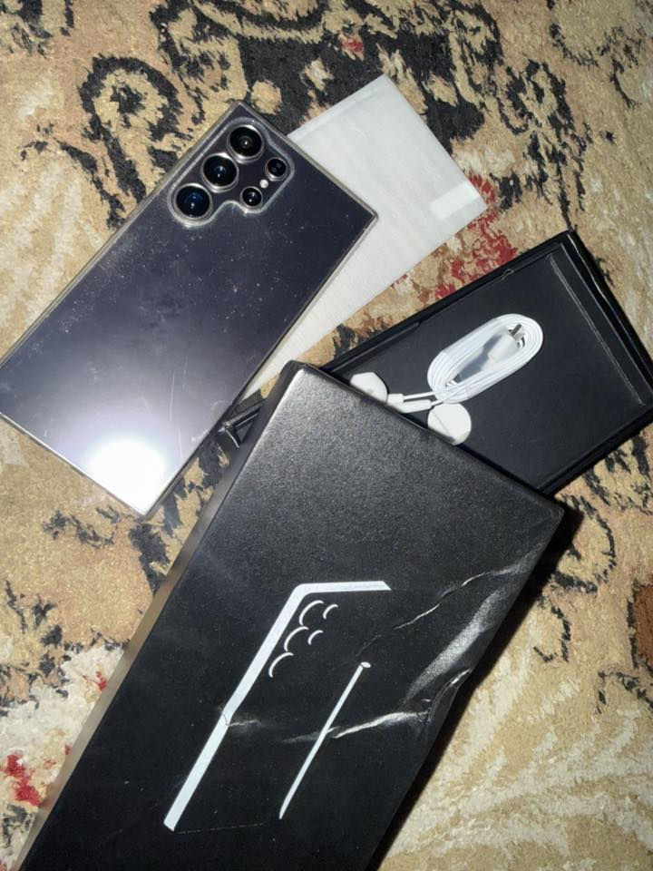 السلام عليكم
موبايل الترا s24 ( كوپي ) 

المواصفات موجودة بالصورة كدامكم مستعمل لمدة شهر تقريباً كل عيب مابي تجي تشوفه وتفحصة السعر (100) الف 

***********
