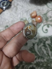 خاتم داودي قديم.   مع احجار.    الخاتم سعره 60 وبي مجال الاحجار 20. بل...