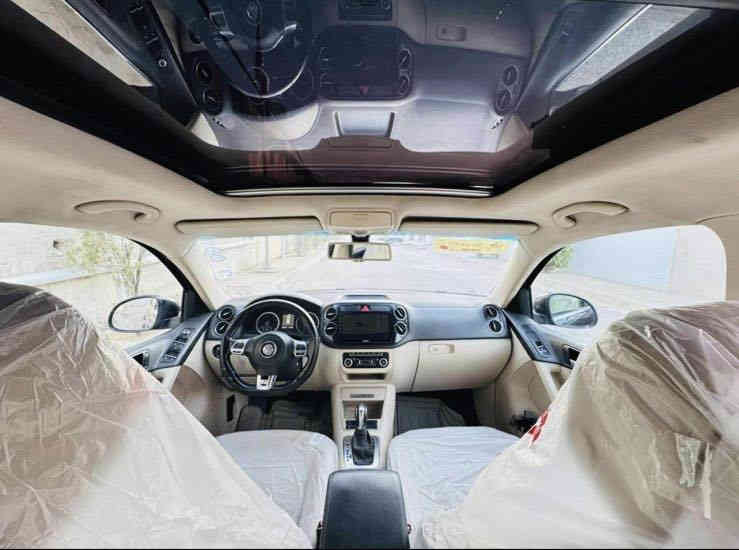 فولكس فاجن تيكوان اعلى فئة R. Line
موديل 2012وارد خليجي 
فول مواصفات 
فور ويل 
شفتات كير بالاستيرن 
محرك 2000 تيربو 4سلندر
بانوراما 
سايد بريك بصمة 
زينون بلادي لايت عدسة 
لد نهاري 
تبريد قطعتين
كشنات جلد كهرباء 
تدفئة بالكشنات
مري جانبية كهرباء +هيتر بالمري
تحكمات ستيرن 
كاميرا بلادية شاشة
هوك خلفي بلادي 
نظام بريك 4دسك 
بدون صبغ بيها بارد قليل باب الصدر 
دعاميات صبغ فقط السيارة جاهزة رقم سليمانية الدولي هزة نهاية 2026 بأسمي 
مكان السيارة بغداد للتواصل على الارقام التالية :
***********-***********
السعر 115 وبيها مجال بيع او مراوس حسب القناعة
